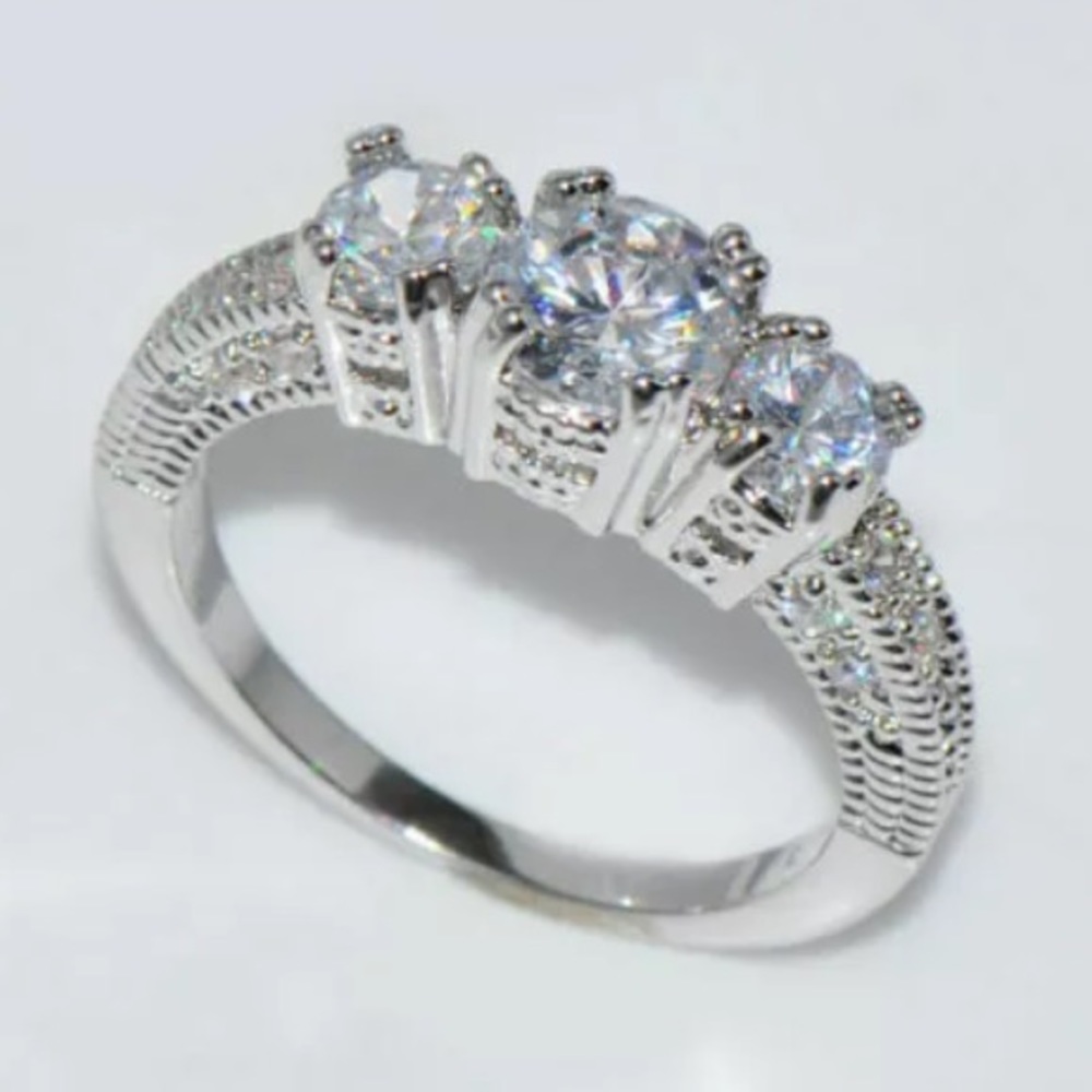 Beautiful White Topaz Ring Size (US): 6 *READ*